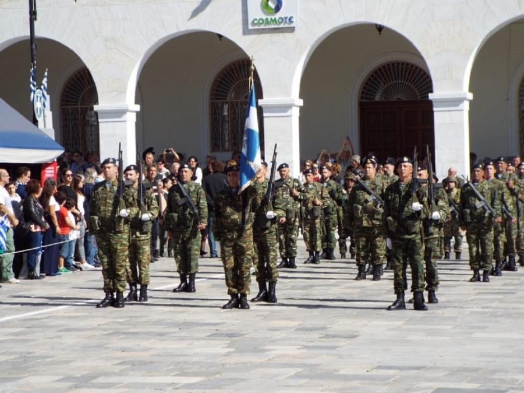 Σύρος: Με λαμπρότητα και περηφάνια η παρέλαση – Πλήθος κόσμου και επισήμων στην Ερμούπολη [pics, video ]