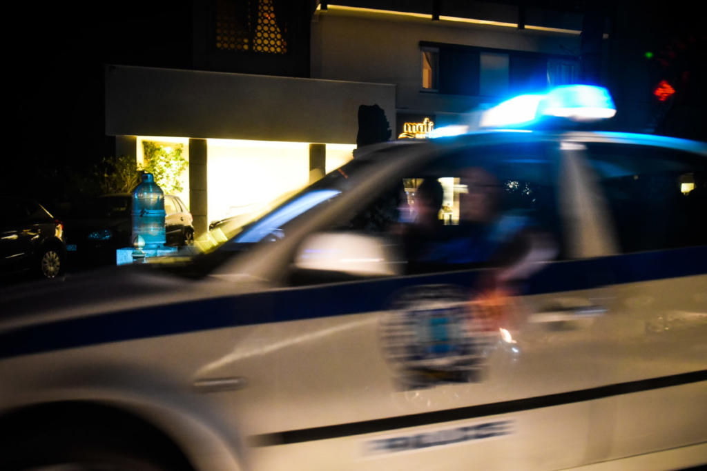 Αιματηρή συμπλοκή στο κέντρο της Αθήνας – Τον μαχαίρωσε μέσ’ τη μέση του δρόμου