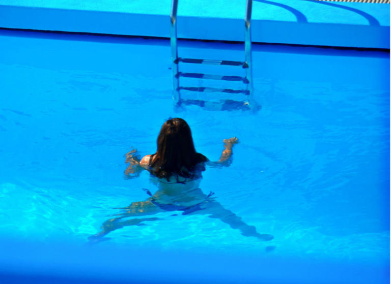 Ηράκλειο: Χαροπαλεύει στην εντατική η γυναίκα που υπέστη ανακοπή την ώρα που κολυμπούσε στο κολυμβητήριο!