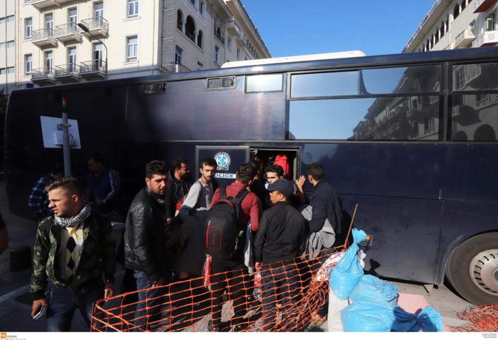 Θεσσαλονίκη: Μεταφέρθηκαν οι πρόσφυγες από την πλατεία Αριστοτέλους