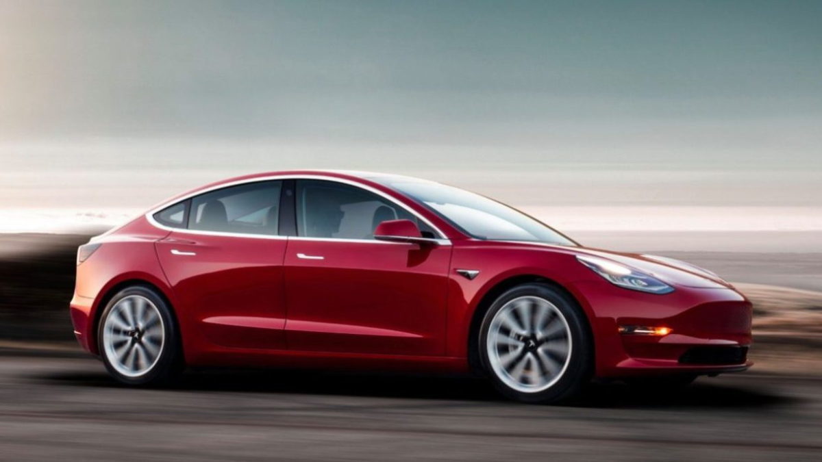 Η Tesla σηκώνει κεφάλι