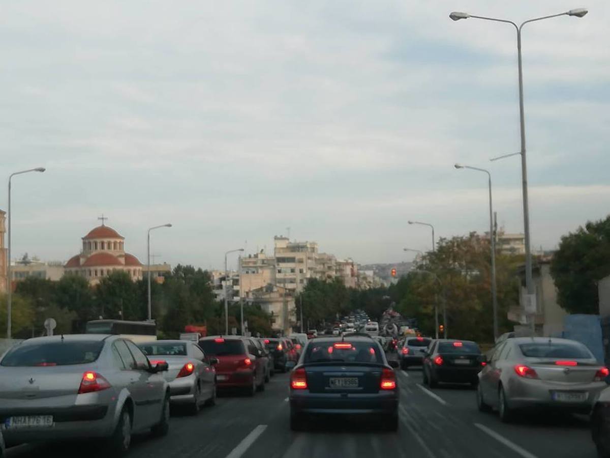 Θεσσαλονίκη: Κυκλοφοριακό χάος στους κεντρικούς δρόμους – Κομφούζιο λόγω της απεργίας του ΟΑΣΘ [pics]