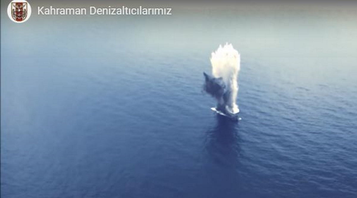 Το Τουρκικό Πολεμικό Ναυτικό αλλάζει τους κανόνες εμπλοκής στην αν. Μεσόγειο – Το βίντεο πρόκληση με τορπιλισμό – video