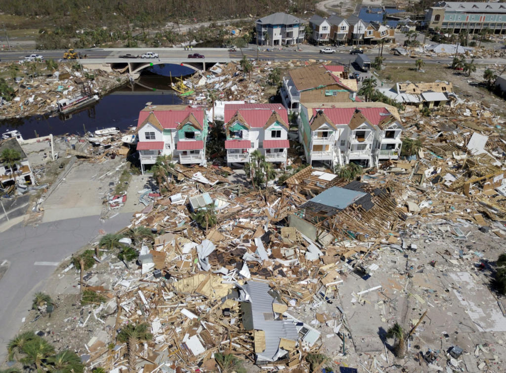 Φόβοι και για άλλους νεκρούς από τον τυφώνα Μάικλ – Εικόνες αποκάλυψης στη Φλόριντα [pics, video]