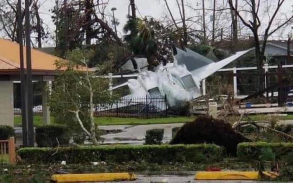 Εικόνες βιβλικής καταστροφής από τον τυφώνα Michael – Διέλυσε την αεροπορική βάση των F-22! [pics, vid]