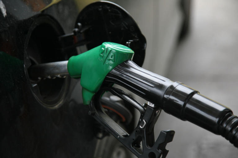 Καύσιμα: Αγγίζει τα 3 ευρώ το λίτρο η αμόλυβδη βενζίνη – Η νοθεία και η νέα τάση στα βενζινάδικα της χώρας