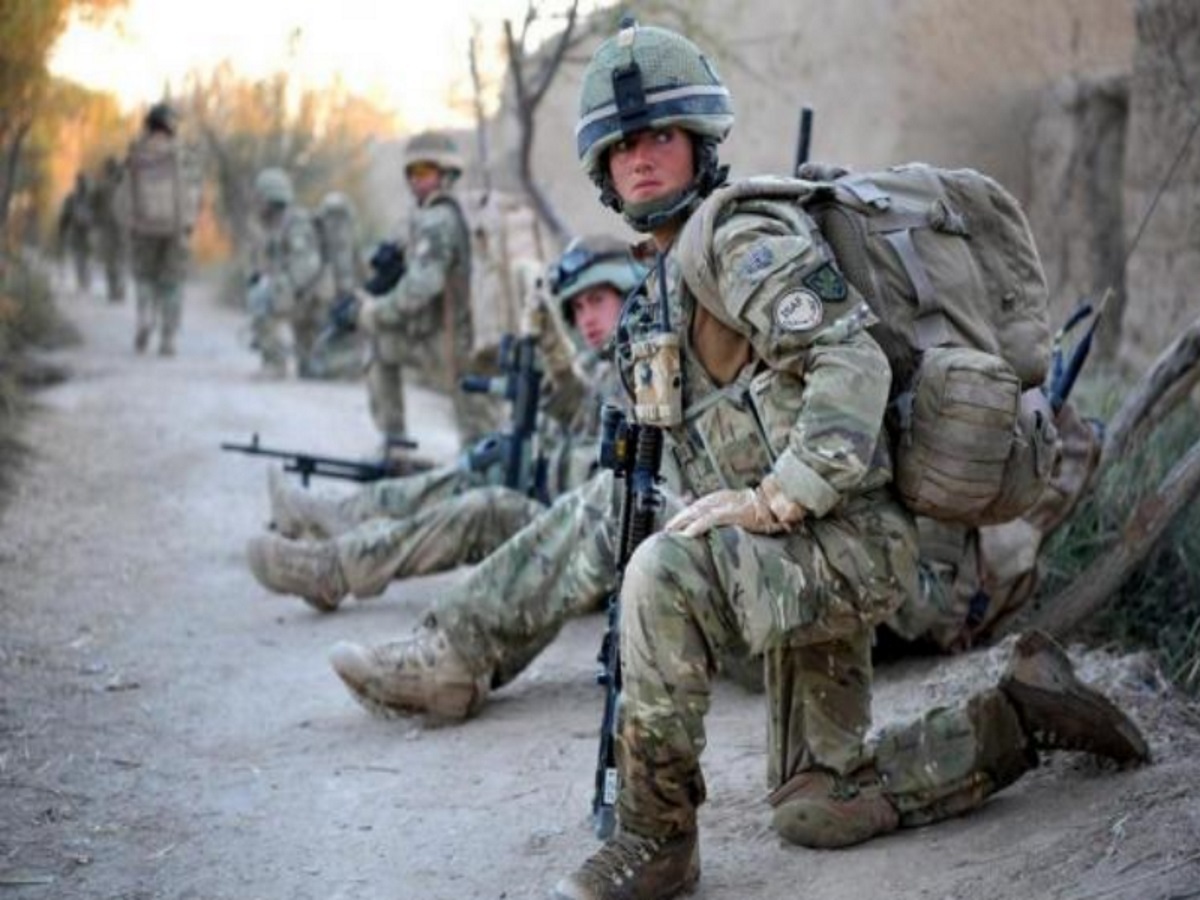 Επίδειξη ισχύος από τις γυναίκες των Ενόπλων Δυνάμεων της Βρετανίας! video