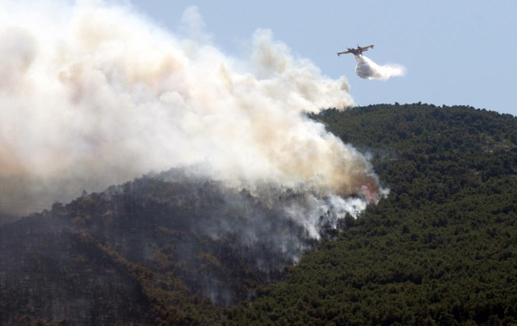 Χαλκιδική: Χωρίς ενεργό μέτωπο η μεγάλη φωτιά – Κλειστά τα σχολεία