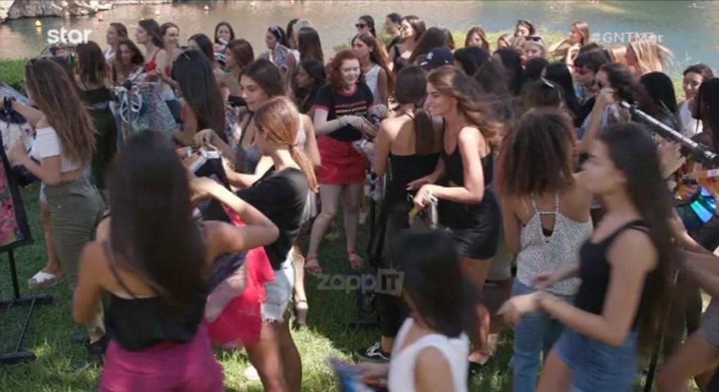 GNTM: Χαμός στο bootcamp! Ένταση και σπρωξιές για μια κρεμάστρα! Χτύπησαν μια διαγωνιζόμενη…