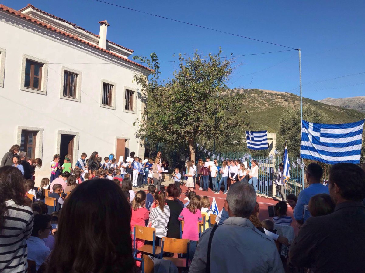 Ρίγη συγκίνησης σε Χιμάρα και Δερβιτσάνη για την 28η Οκτωβρίου – video