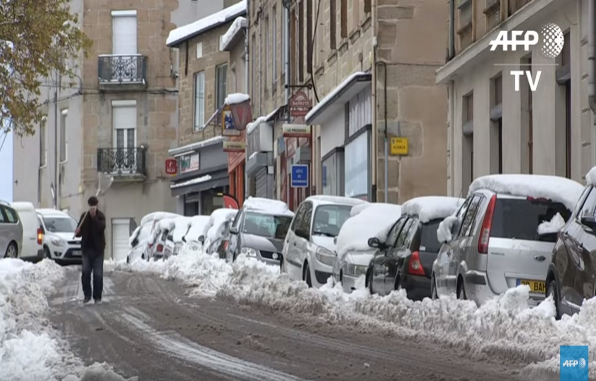 Χιονοθύελλα σάρωσε στην κεντρική Γαλλία! Απίστευτες εικόνες – Video