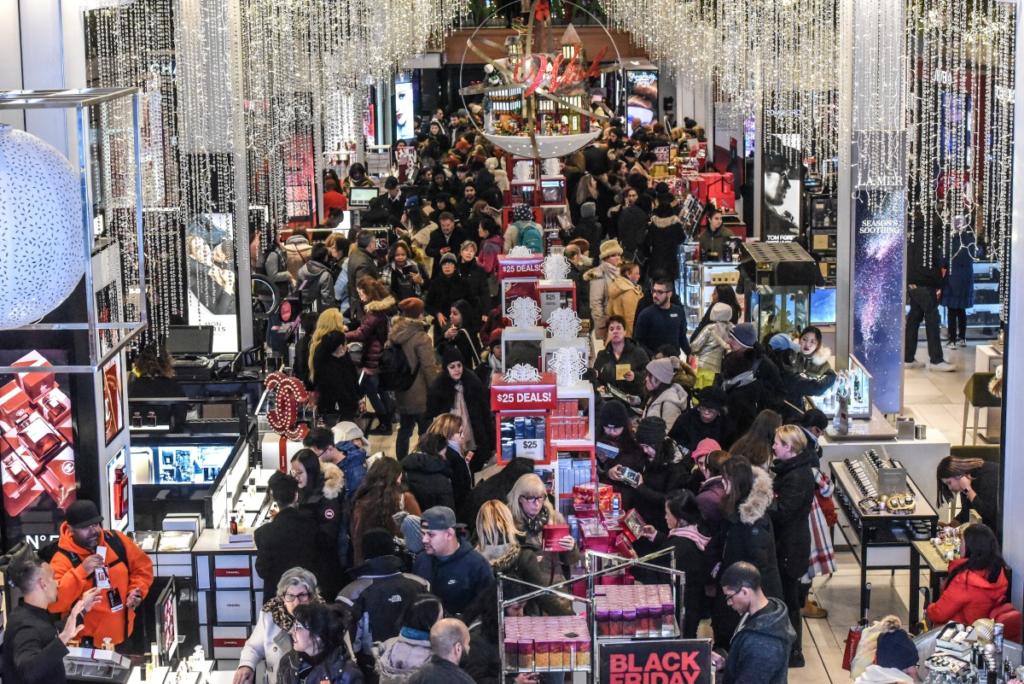 Black Friday: Αδειάζουν τα ράφια οι Έλληνες – Τι προτιμάνε να ψωνίσουν και πως επιλέγουν να πληρώσουν!