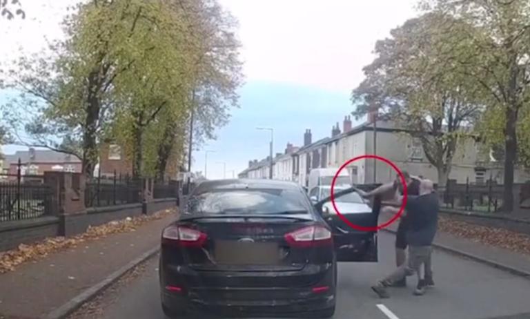 Οδηγοί κάνουν μαγκιές στο τιμόνι και μετά πλακώνονται στη μέση του δρόμου! – Video