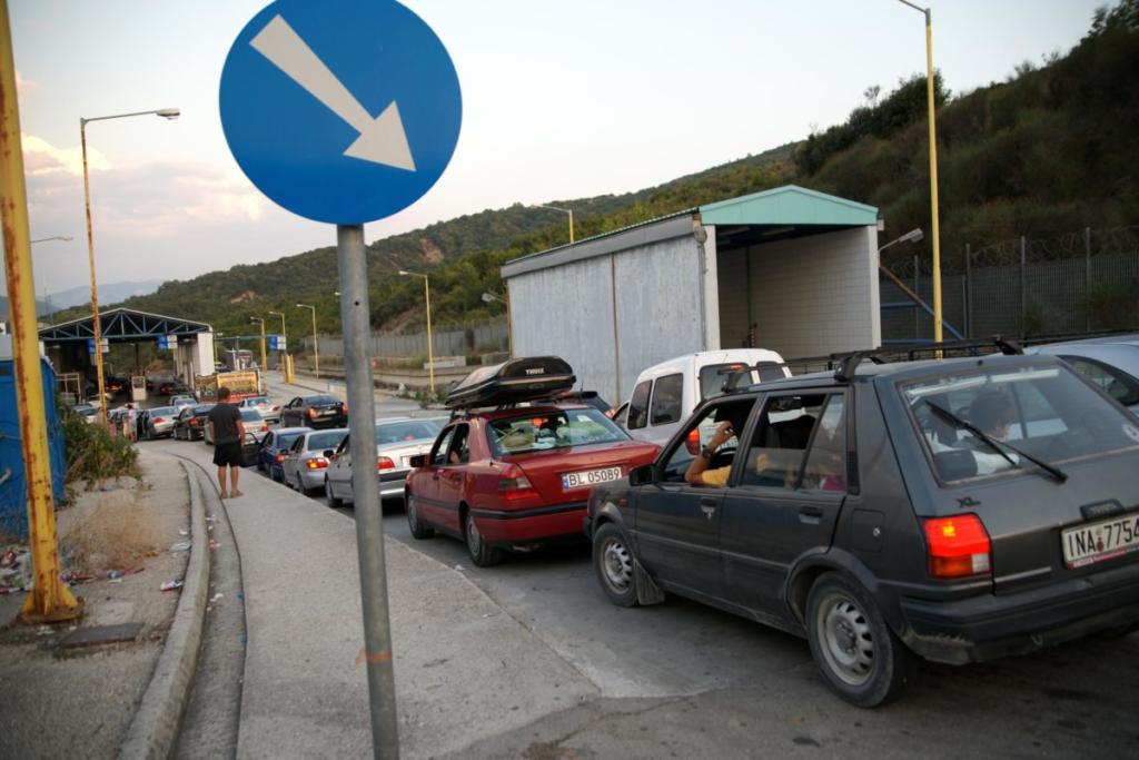 Κωνσταντίνος Κατσίφας: Οι Αλβανοί “έγδυσαν” Έλληνα που πήγαινε για την κηδεία – Απαγορεύουν και τις ελληνικές σημαίες