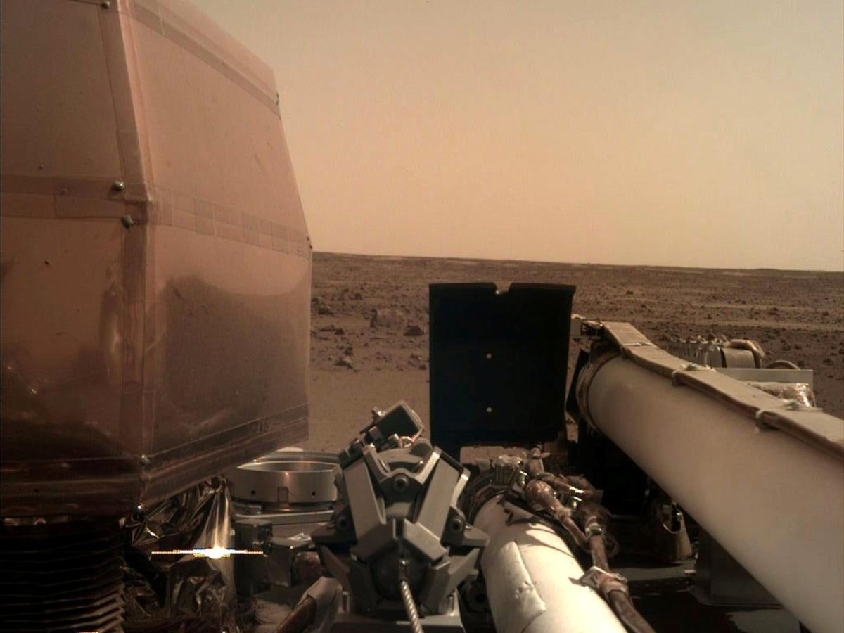 NASA: Νέες φωτογραφίες του “Κόκκινου Πλανήτη” από το Insight