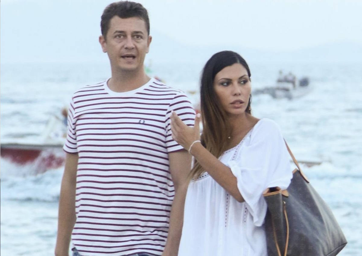 Αντώνης Σρόιτερ – Ιωάννα Μπούκη: To τρυφερό φιλί του ζευγαριού με φόντο τον Λευκό Πύργο!