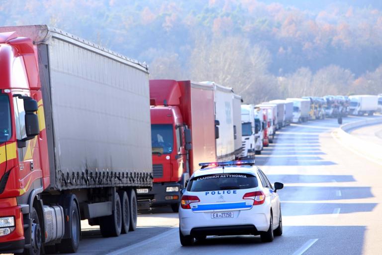 Βούλγαροι απέκλεισαν τα σύνορα στον Προμαχώνα – Εγκλωβισμένοι εκατοντάδες οδηγοί!