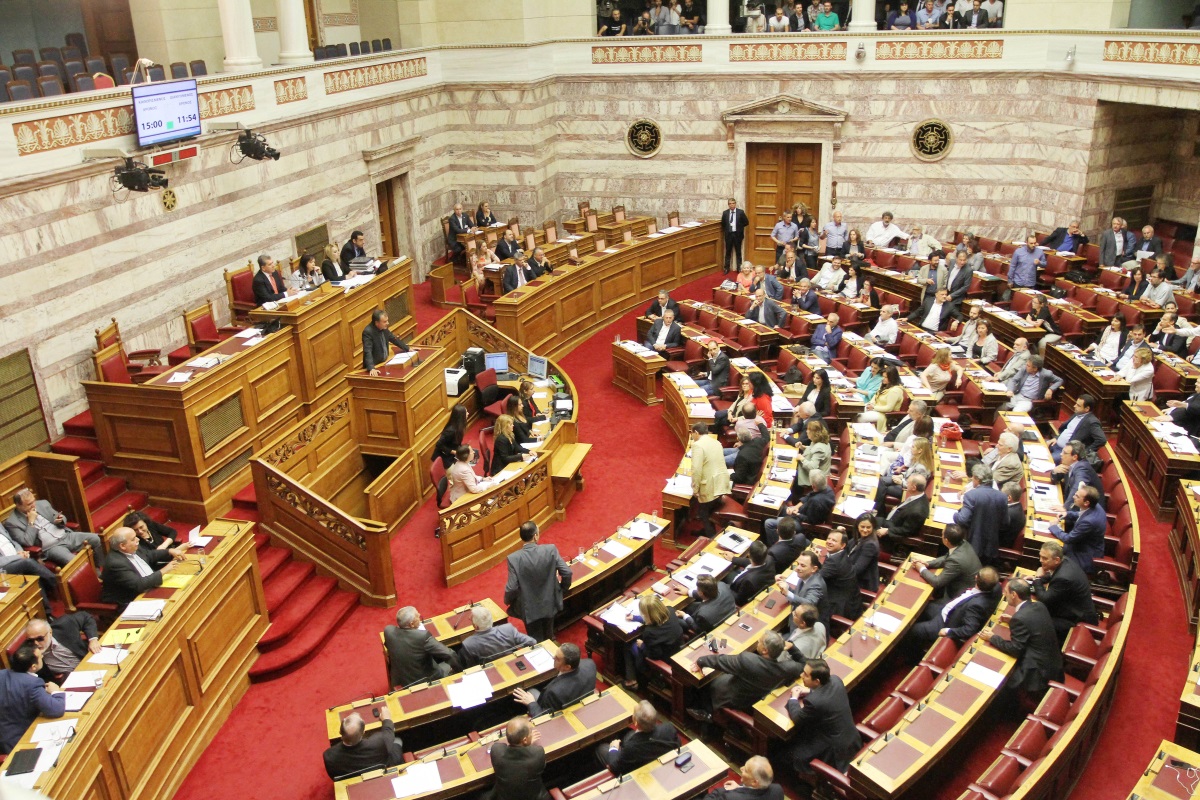 Βουλή: Ψηφίστηκαν οι τροπολογίες για ΕΝΦΙΑ, κοινωνικό μέρισμα, επιχειρήσεις, Μάτι