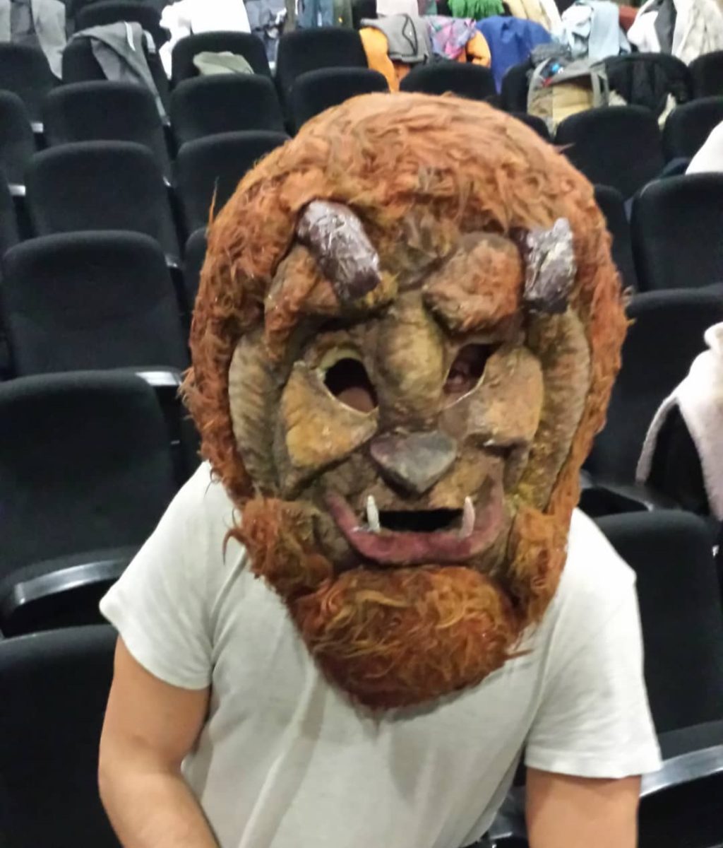 Πίσω από την μάσκα κρύβεται πρωταγωνιστής του σήριαλ «Έλα στη θέση μου»! [pics]