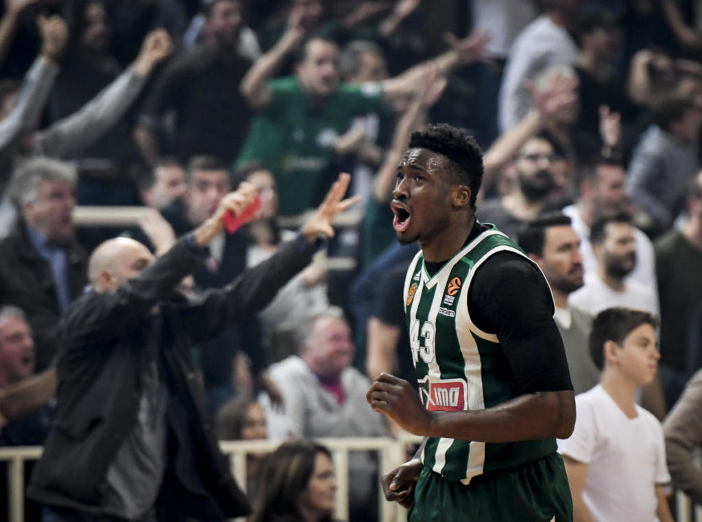 Euroleague: Μαγικές στιγμές στο ΟΑΚΑ! Αντετοκούνμπο και Γκιστ κατεδάφισαν το καλάθι του Ολυμπιακού – video