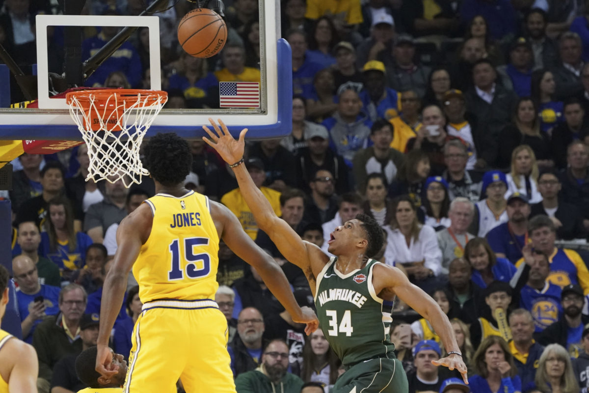 NBA: Τρομεροί Μπακς! Διέλυσαν τους πρωταθλητές Γουόριορς με πρωταγωνιστή τον Αντετοκούνμπο – video