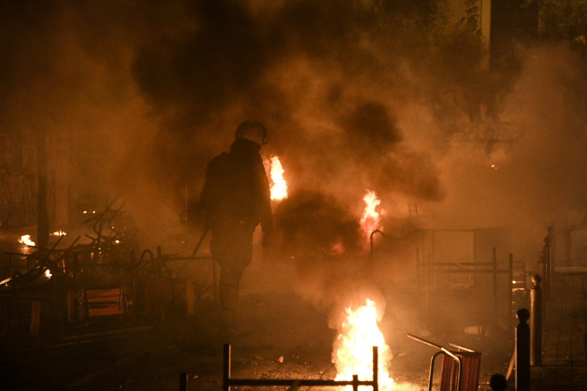 Νύχτα “κόλαση” στα Εξάρχεια – 19 συλλήψεις για τα επεισόδια στο Πολυτεχνείο