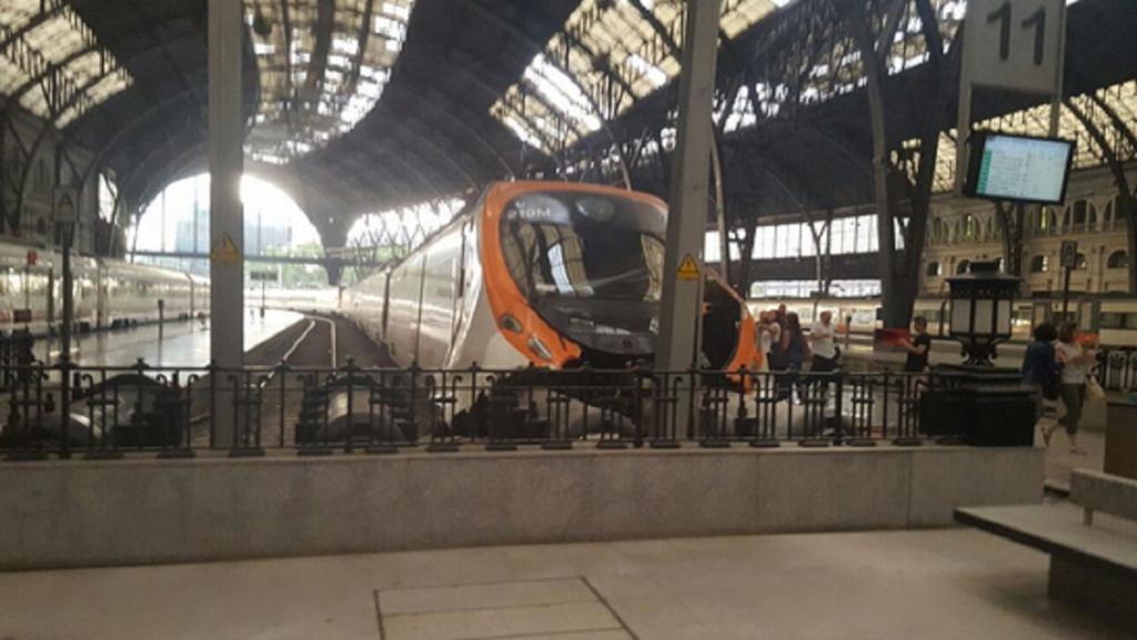 Εκτροχιάστηκε τρένο στη Βαρκελώνη – Ένας νεκρός και πέντε τραυματίες