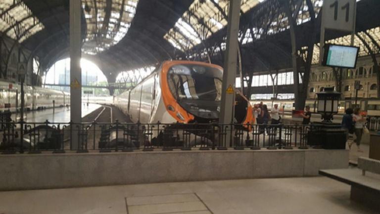 Εκτροχιάστηκε τρένο στη Βαρκελώνη – Ένας νεκρός και πέντε τραυματίες