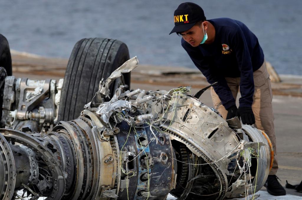 Ινδονησία: “Ταφόπλακα” στις έρευνες μετά τη συντριβή του Boeing της Lion Air!
