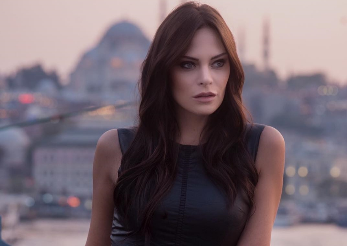 Υβόννη Μπόσνιακ: Έτσι στηρίζει τον σύζυγό της Αντώνη Ρέμο! [vid]