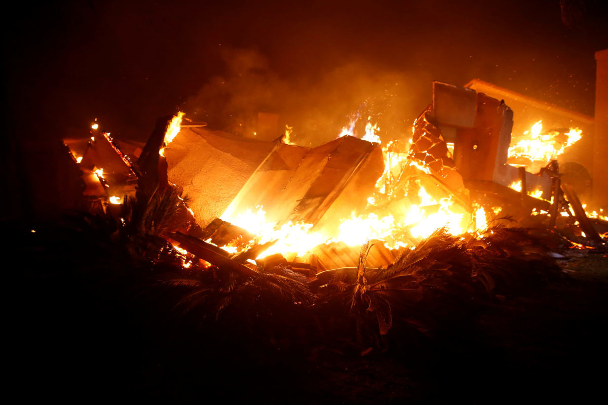 Καλιφόρνια: “Μαυρίζει” τα πάντα η τεράστια φωτιά – “Απίστευτη καταστροφή, υπάρχουν νεκροί”