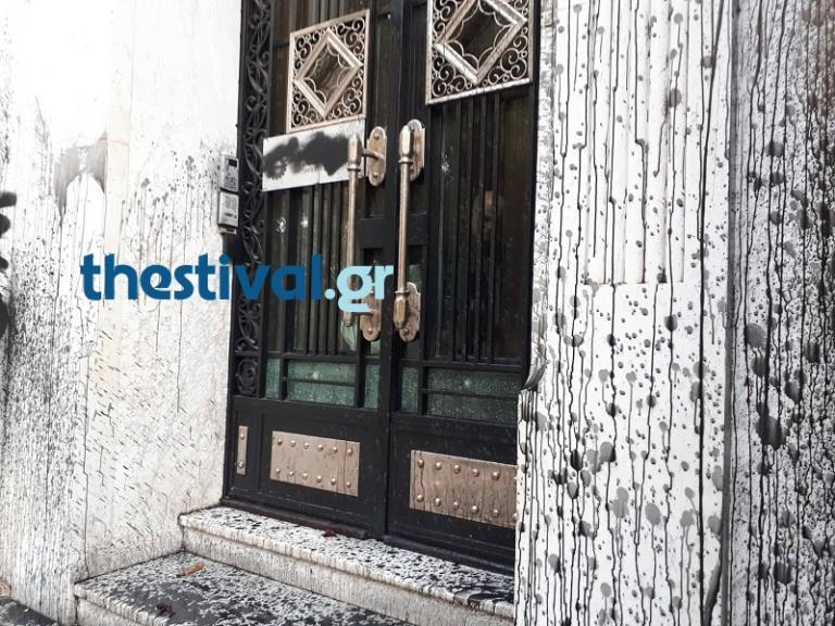 Θεσσαλονίκη: Προβληματισμός για τις μπογιές και τα συνθήματα σε διατηρητέο αρχιτεκτονικό κόσμημα [pics]