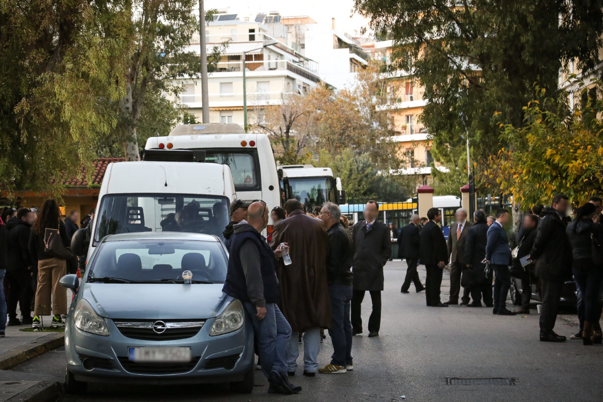 Ελεύθεροι εννέα κατηγορούμενοι για το κύκλωμα λαθρεμπορίας χρυσού