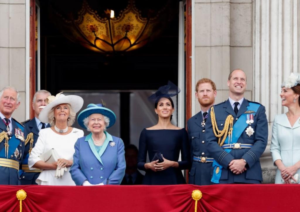 Η φωτογράφηση της βασιλικής οικογένειας για τα γενέθλια του πρίγκιπα Κάρολου δεν είναι σαν όλες τις άλλες!