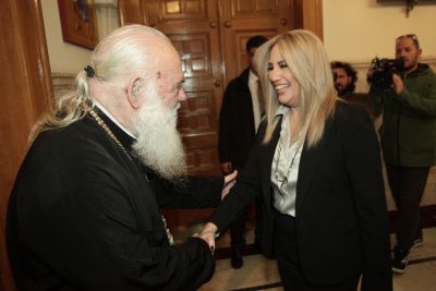 Στον Αρχιεπίσκοπο η Γεννηματά – Αρκετά με τους αριστερούς και δεξιούς ψάλτες που διχάζουν την Εκκλησία