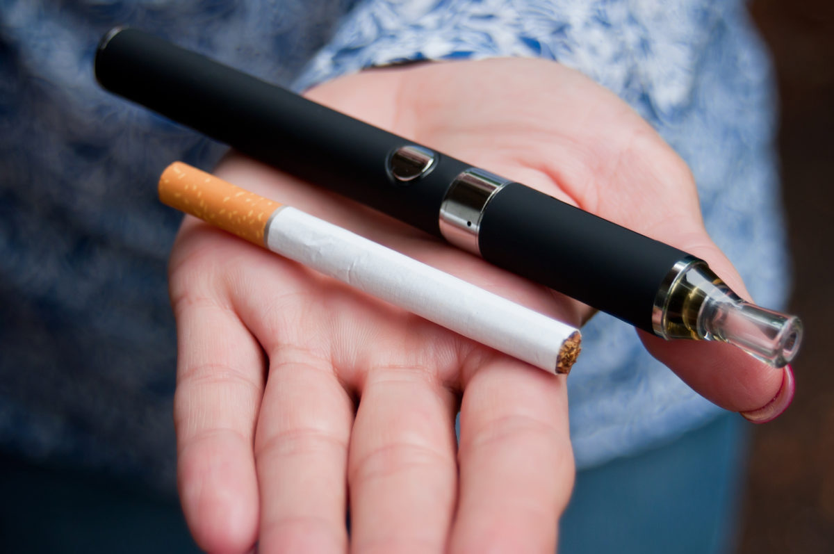 Ηλεκτρονικό τσιγάρο (VS) κανονικό τσιγάρο: Κίνδυνοι και διαφορές – Τι πρέπει να ξέρετε [vid]