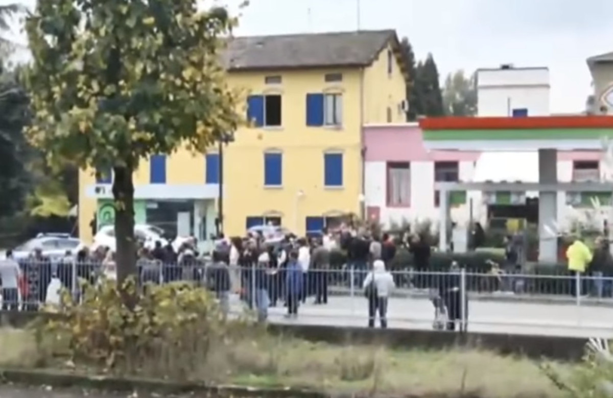 Ιταλία: Τέλος στην ομηρία σε ταχυδρομείο – Καραμπινιέρι “μπούκαραν και συνέλαβαν τον μαφιόζο”
