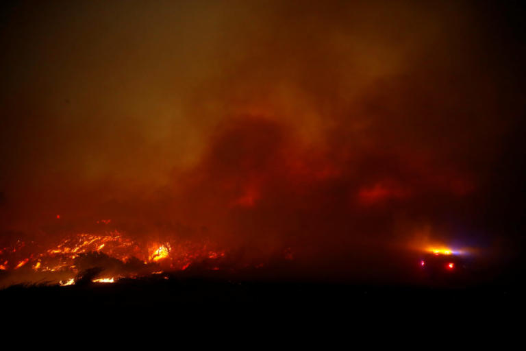 Καλιφόρνια: “Γλείφει” το Μαλιμπού η τεράστα πυρκαγιά! Τρέχουν να σωθούν Κιμ Καρντάσιαν, Αλίσα Μιλανο και Γκιγιέρμο ντελ Τόρο