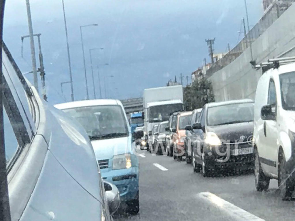“Κόλαση” στους δρόμους λόγω βροχής! Κίνηση παντού