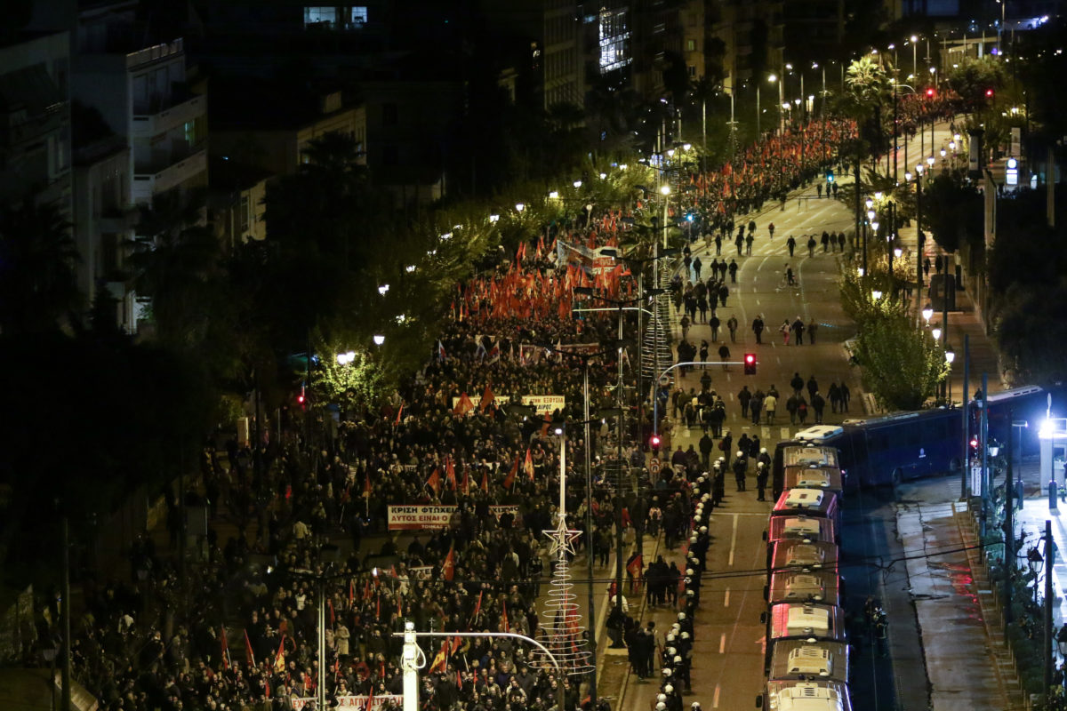Πολυτεχνείο: Μαζική συμμετοχή στις πορείες για την 45η επέτειο της εξέγερσης [pics]