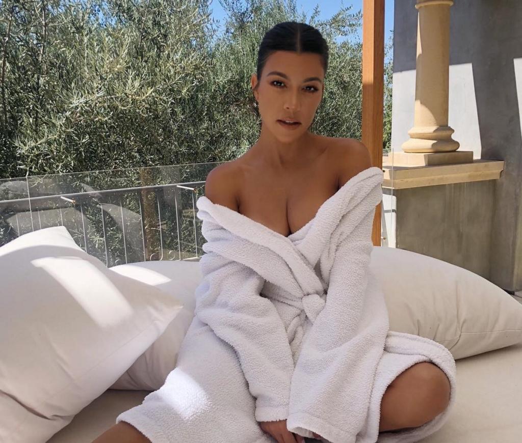 Η πιο καυτή φωτογράφιση της Kourtney Kardashian! Ποζάρει σχεδόν γυμνή για γνωστό περιοδικό [pics]
