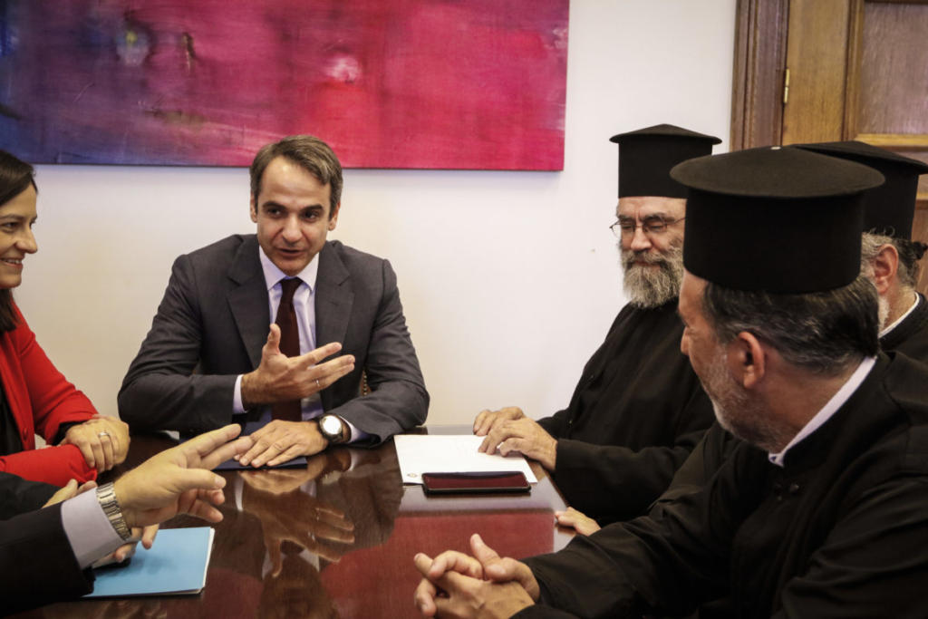 Στο πλευρό των κληρικών Μητσοτάκης και Γεννηματά