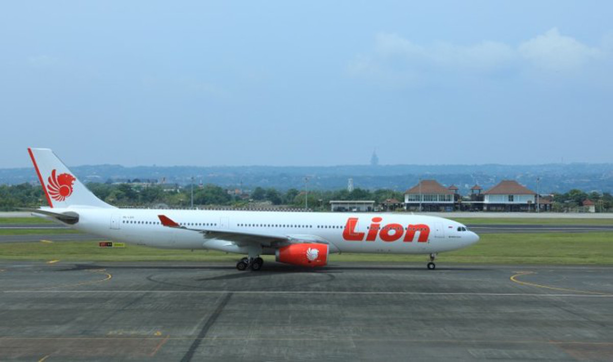 Αεροπλάνο της Lion Air προσέκρουσε… σε στύλο
