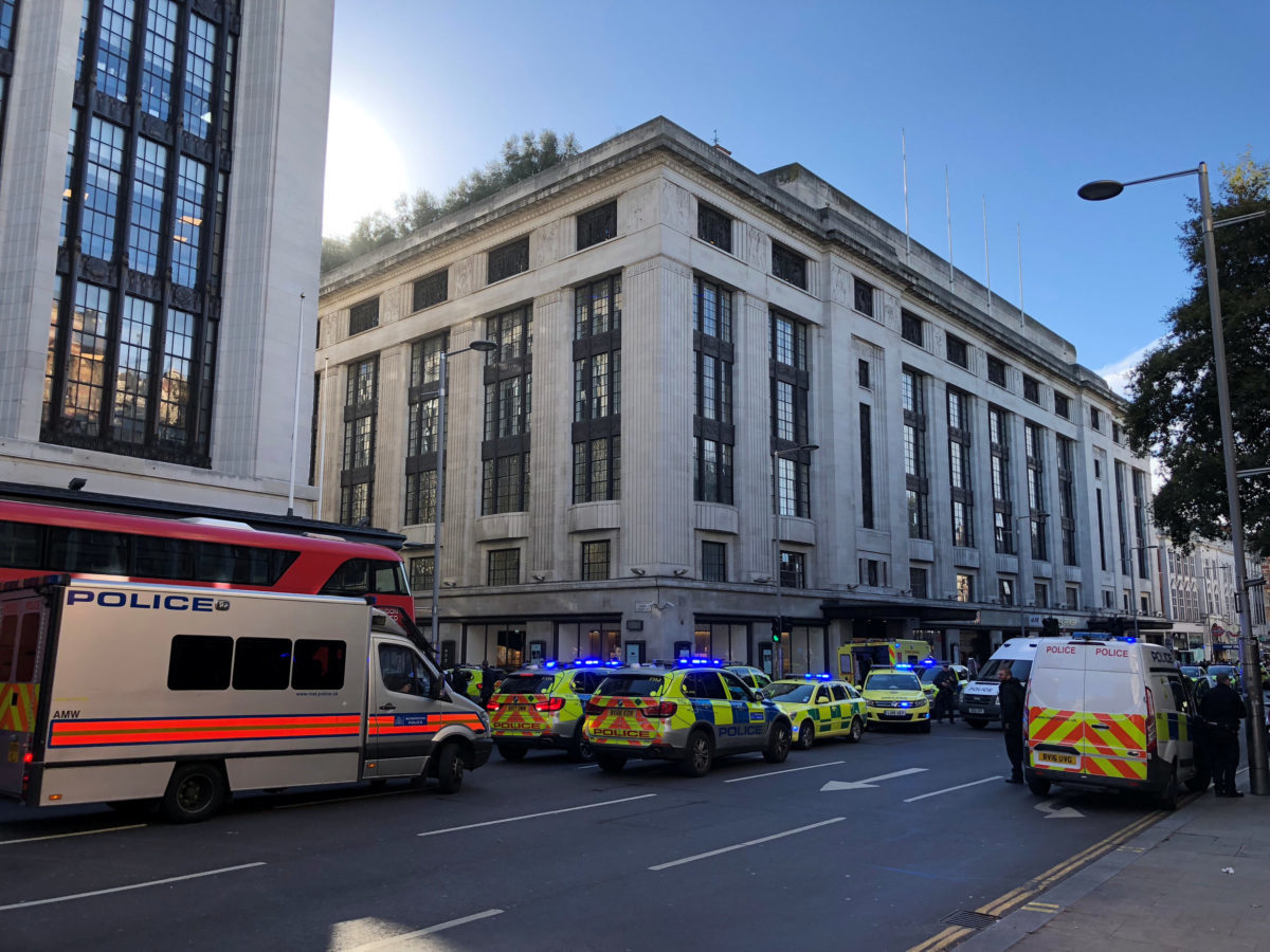 Λονδίνο: Καμία τρομοκρατική ενέργεια! Υπάλληλοι στα γραφεία της Sony αλληλομαχαιρώθηκαν