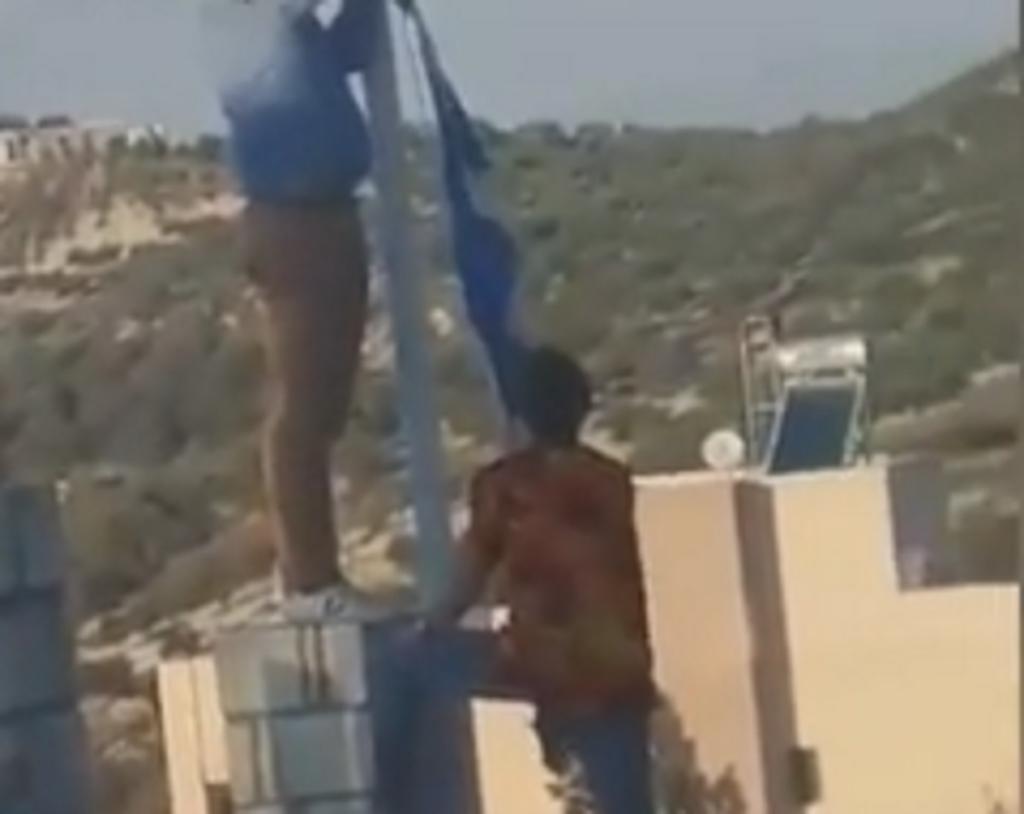 Κρήτη: Περίεργο περιστατικό στο Ηράκλειο – Κατέβασαν και έκλεψαν την ελληνική σημαία – Το βίντεο ντοκουμέντο!