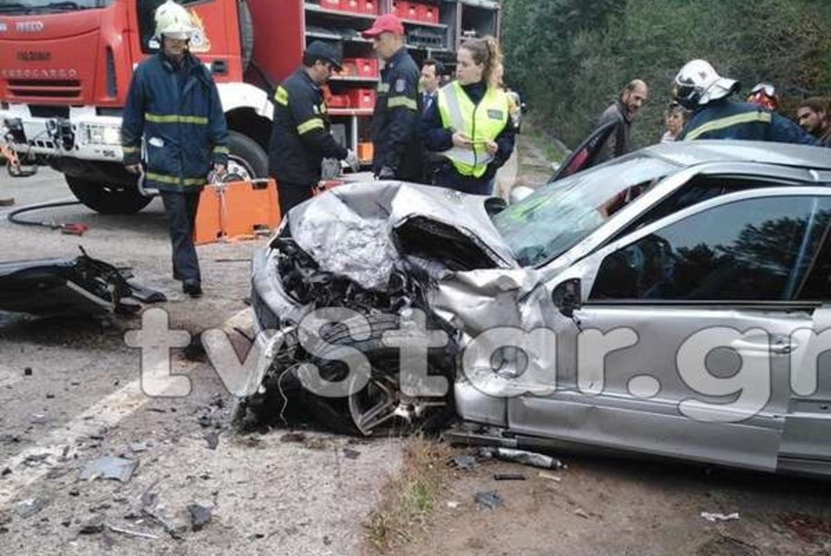 Μετωπική σύγκρουση με τρεις τραυματίες στη Λιβαδειά