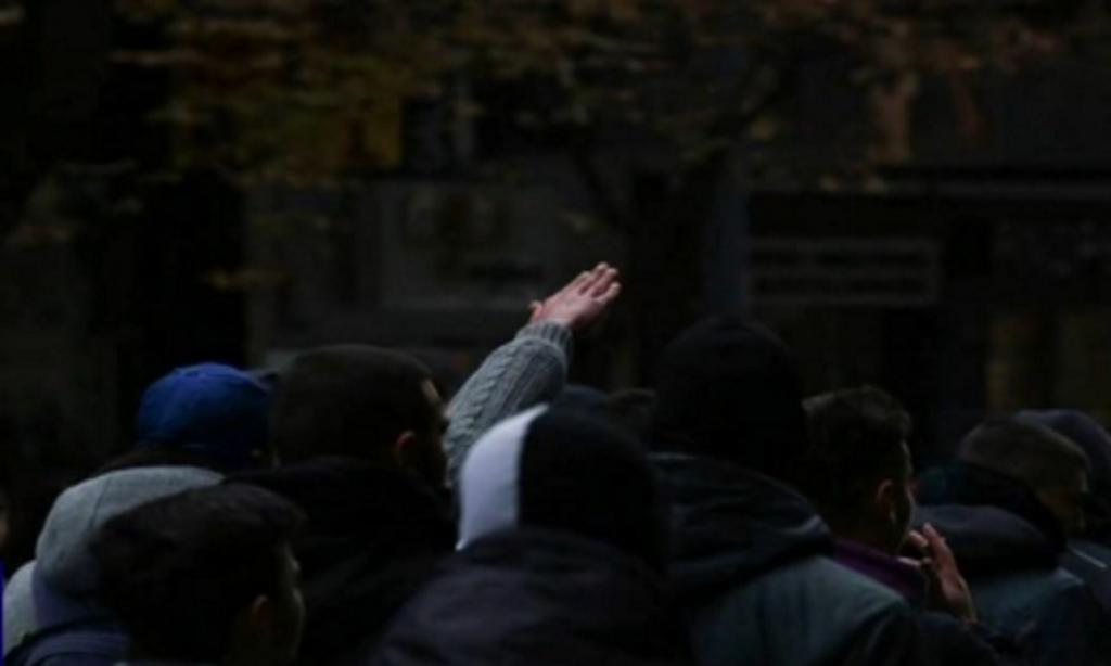Νεαρός χαιρετάει ναζιστικά στο συλλαλητήριο για τη Μακεδονία – video