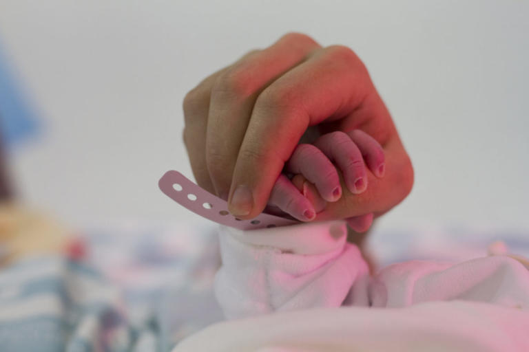 Κορονοϊός και θηλασμός: Το μητρικό γάλα από μητέρες που νόσησαν προστατεύει τα βρέφη