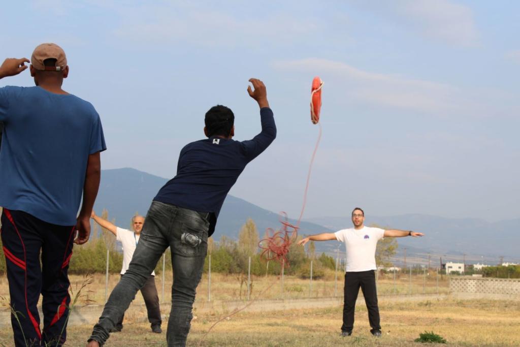Πρόσφυγες εκπαιδεύονται σε πρώτες βοήθειες και αρχές αυτοπροστασίας