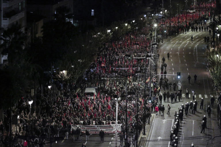«Αστακός» η Αθήνα για το Πολυτεχνείο – Χιλιάδες αστυνομικοί στους δρόμους, κλειστοί σταθμοί του μετρό
